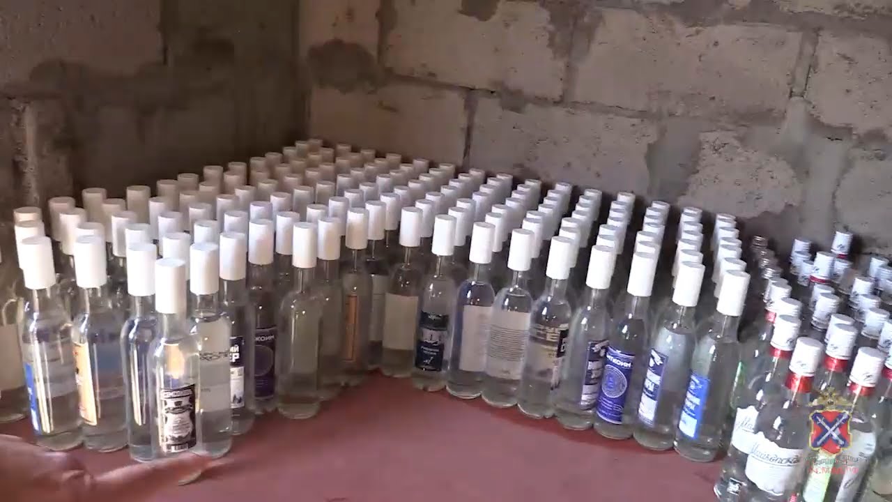 В Волгограде накрыли подпольное производство левой водки «Пять озер» и «Беленькой»
