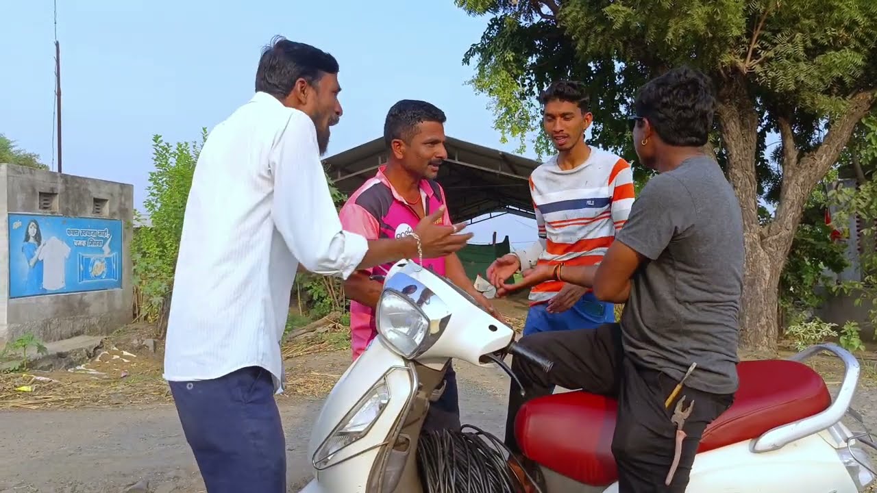 भाग क्र. 104 Balu Komal new Comedy Video 🤣सचिन भाऊंनी आकडा टाकायला लावला आणि वायरमेन पण बोलावला