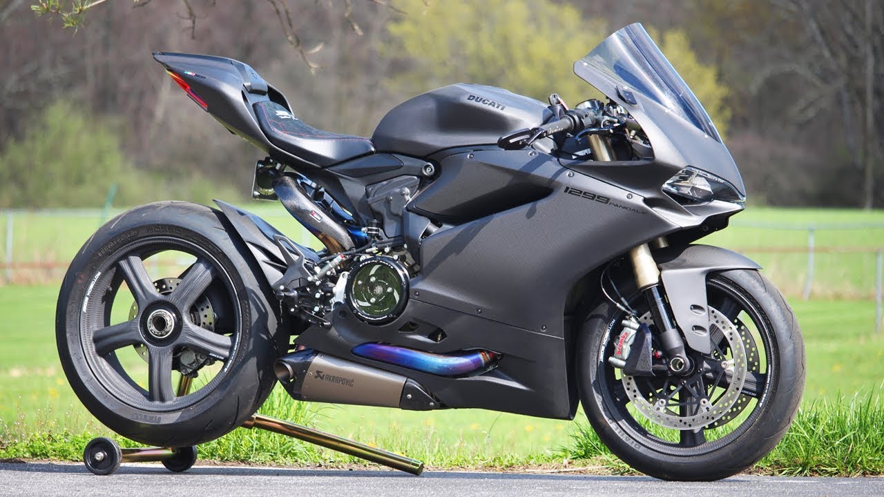 Carbon Panigale gets Blacked out Decals & Carbon Brake Ducts!!!