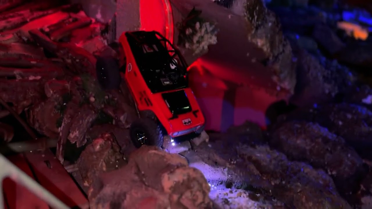 Deadbolt on the run  MB24 / AXIAL SCX24 vs base camp / backyard CRAWLER crew WEDNESDAY at FAMILY RC