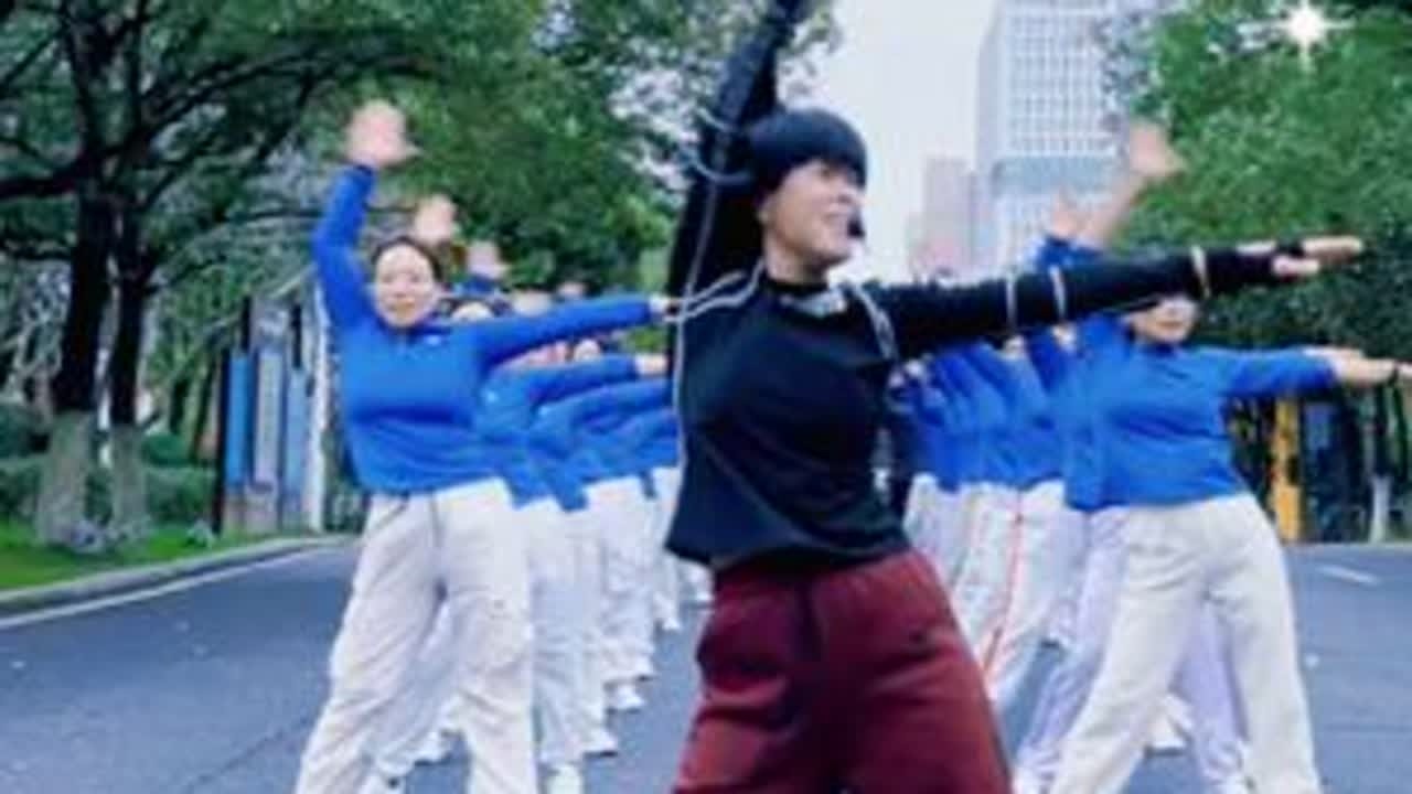 #未驯化的野马 一不小心就把清单给压箱底了😂😂😂忘了说点的菜，不好意思哈，去年炖到了今年才想起出锅🫢#乖乖原创健身操
