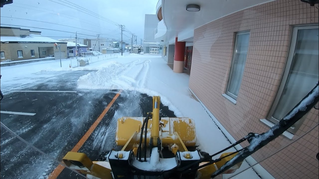 どんだけ積もっててもきちっと春にするいつもの幼稚園2 除雪車の車窓から 192