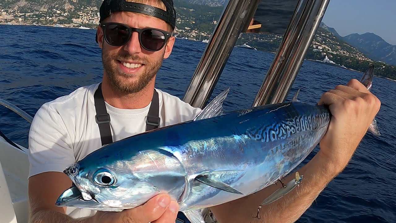 LIGHT SPINNING OFFSHORE - Tombarelli sulle mangianze / Bullet tunas on frenzies
