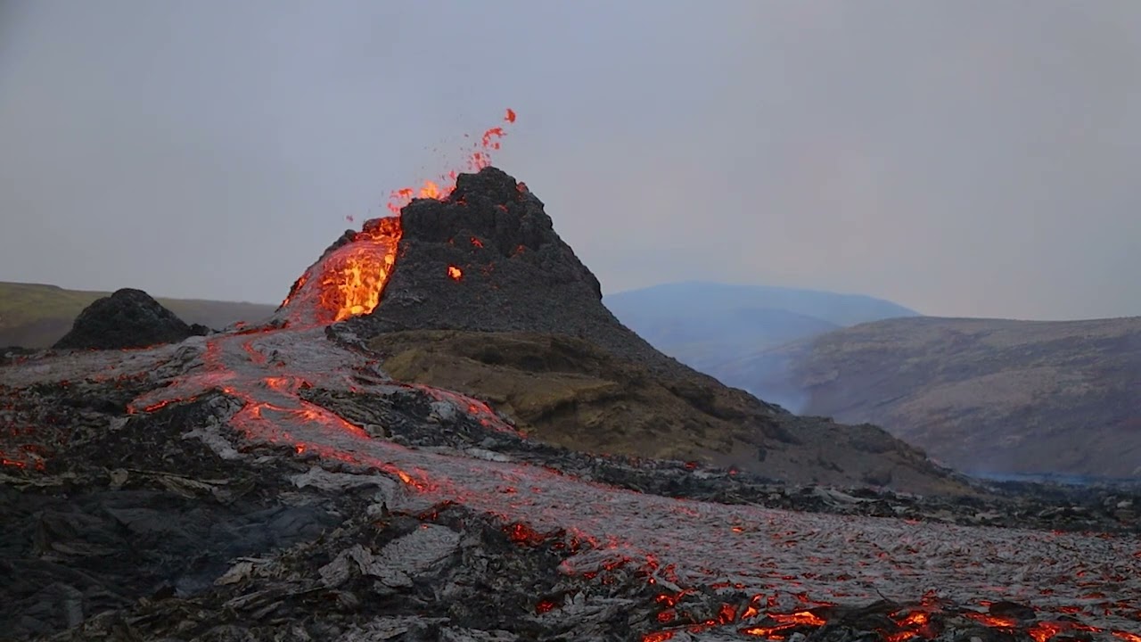 6 HOURS OF VOLCANO ERUPTION. ICELAND - SCREEN SAVER-