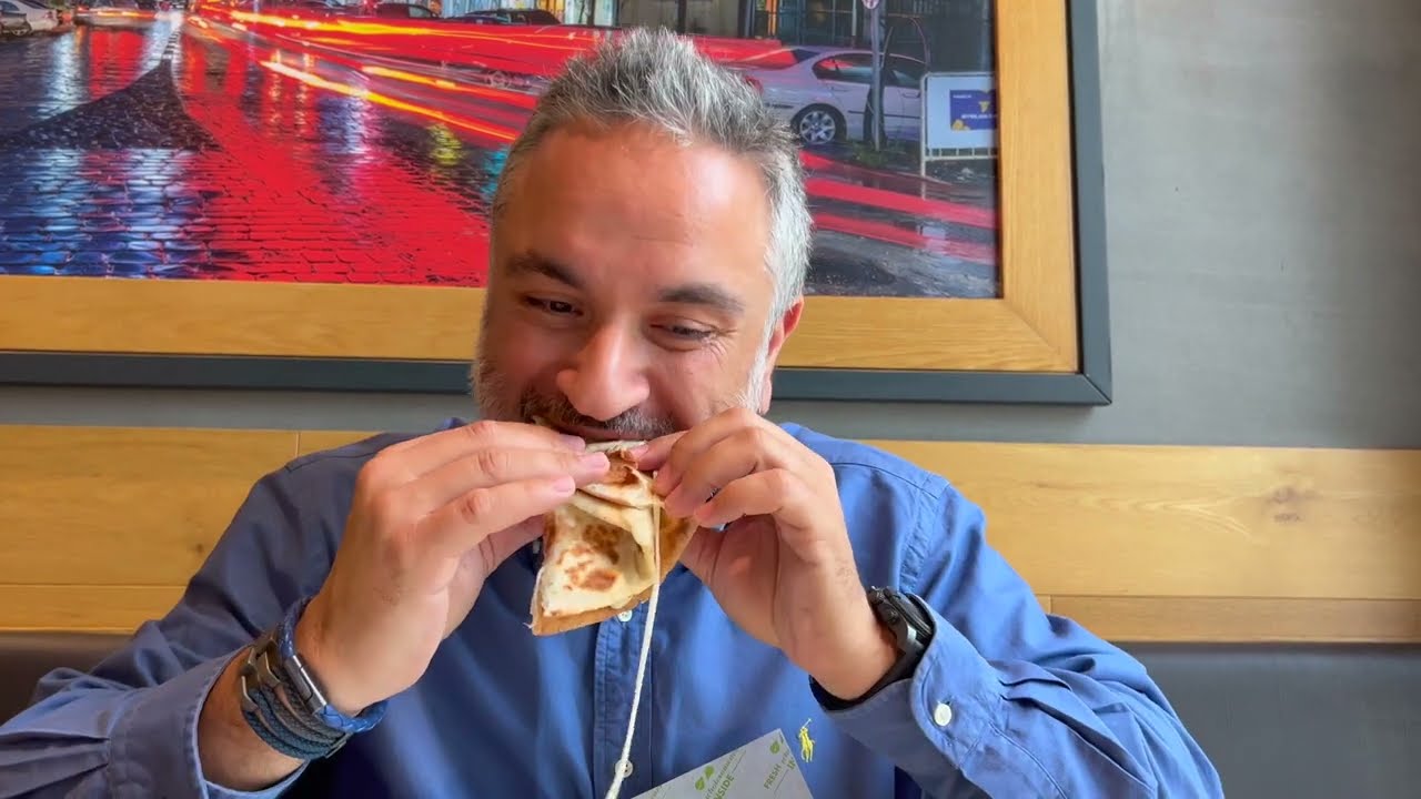 Can You Find a Tasty Mankousheh in Dubai? The Verdict! هل يمكنك العثور على منقوشة لذيذة في دبي؟