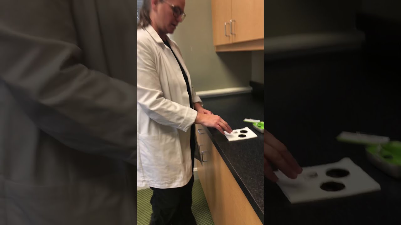 How to change the wax guard on rechargeable hearing aids