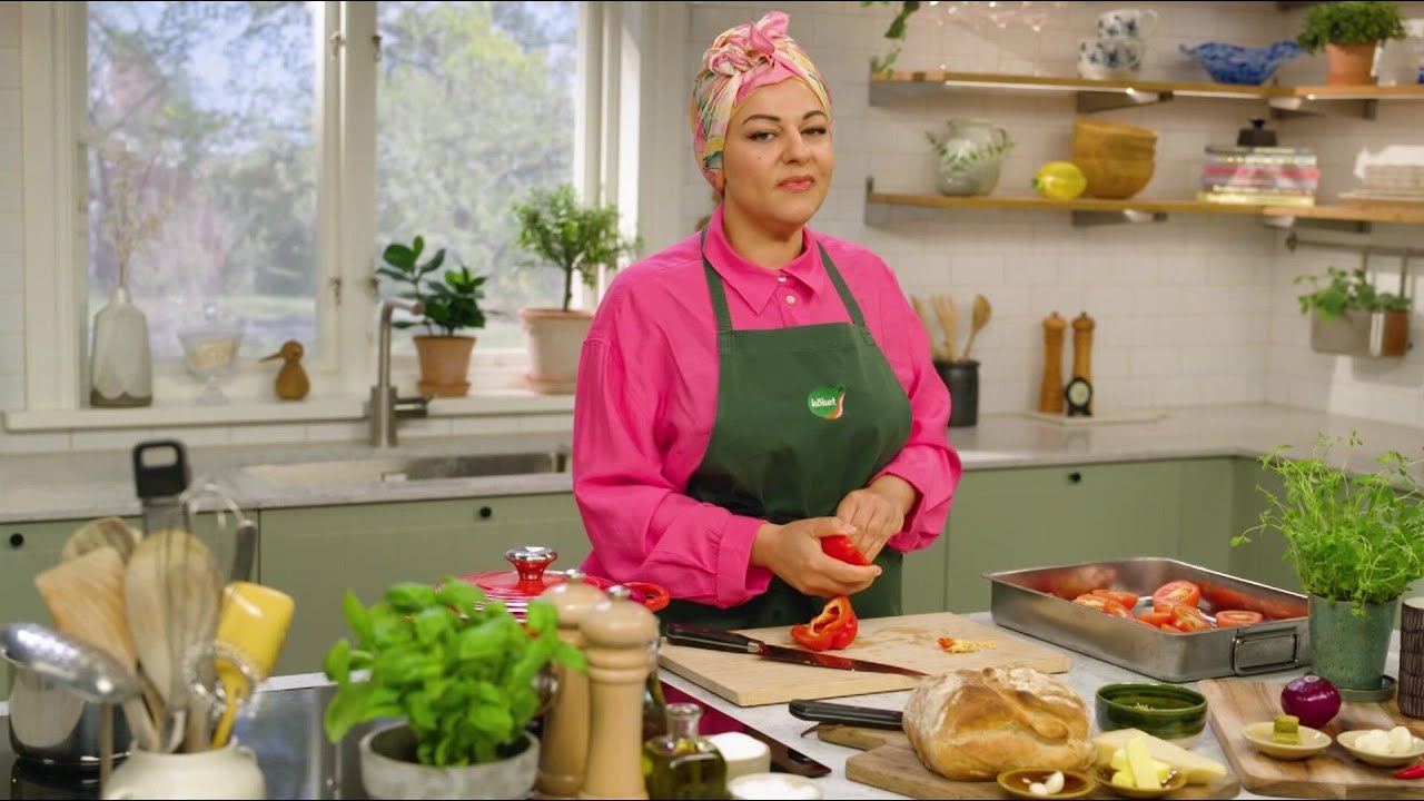Tomatsoppa med ostgratinerat vitlöksbröd - Köket