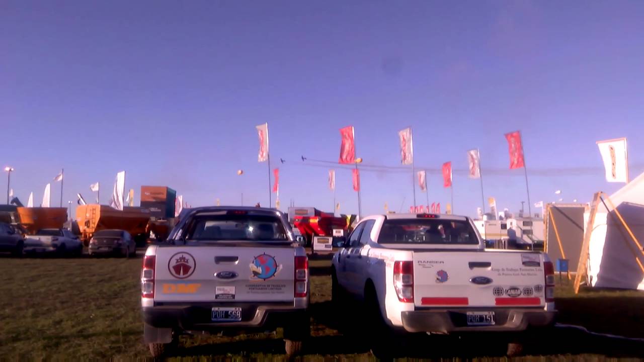 Extra-330LC De Sergio Marinhas Haciendo Acrobacia En Agroactiva de Monje, Santa Fe.