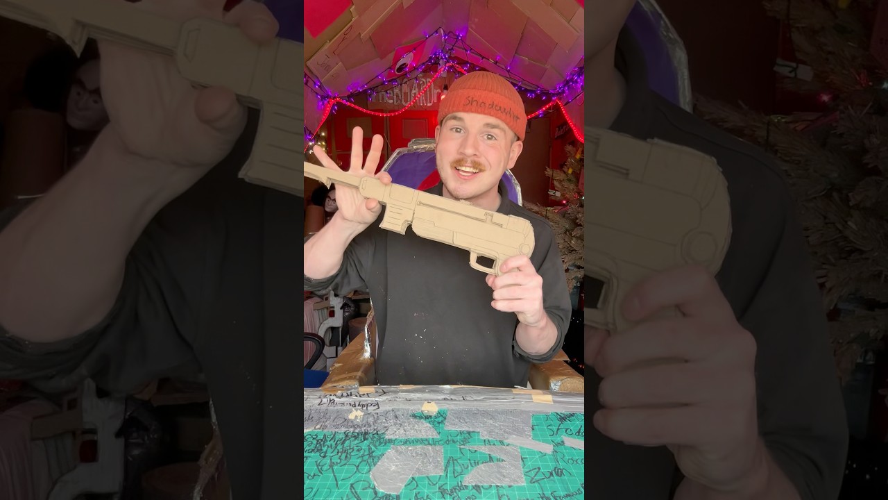 I&rsquo;m making another cardboard MP40.