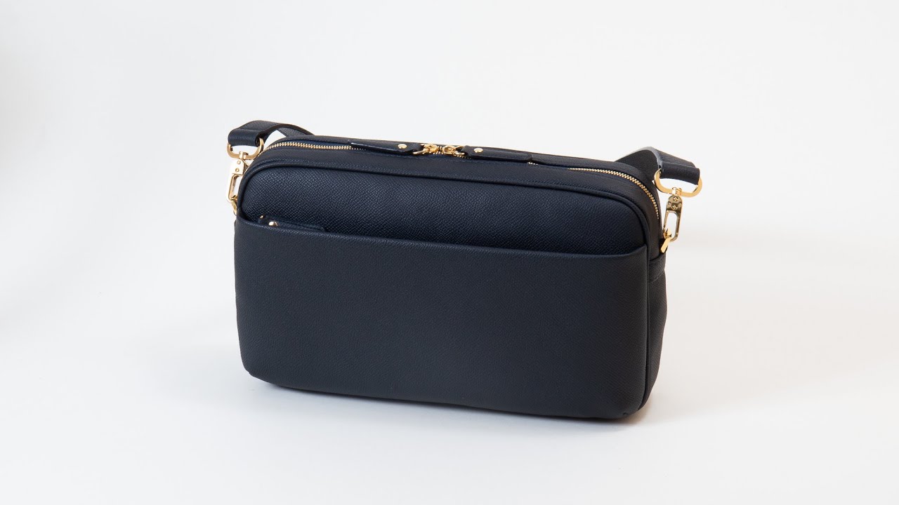 Shoulder bag made of soft leather.