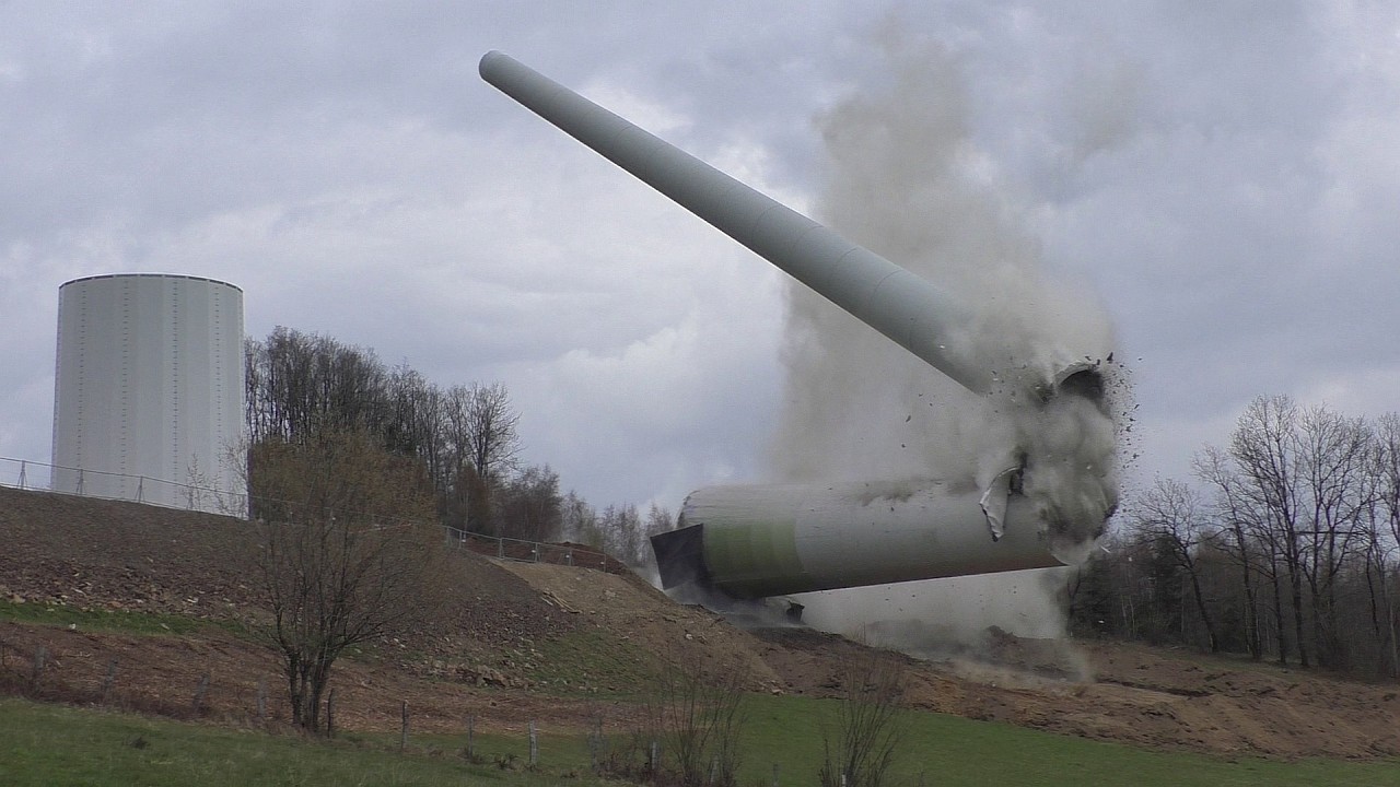 Sprengung 98-Meter-Windradturm in Olpe am 02.04.2026
