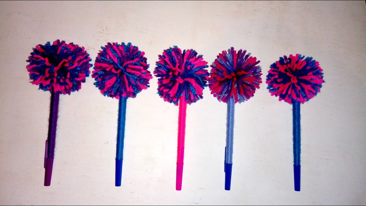 CANETA DE POMPOM NAS CORES DO UNICÓRNIO - FRANCI ARTESANATO