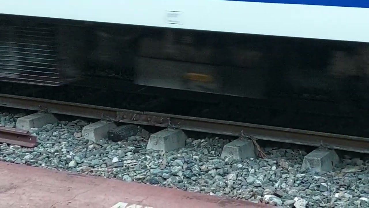 pnr inka dhmu at railjoint tracks