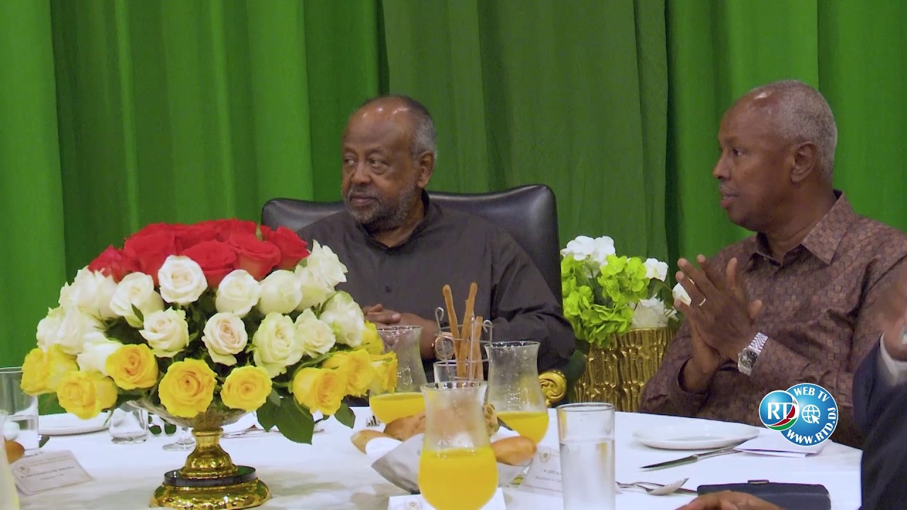Le Pr&eacute;sident &eacute;lu Guelleh c&eacute;l&egrave;bre sa r&eacute;&eacute;lection lors d&rsquo;un d&eacute;jeuner avec la direction de sa campagne