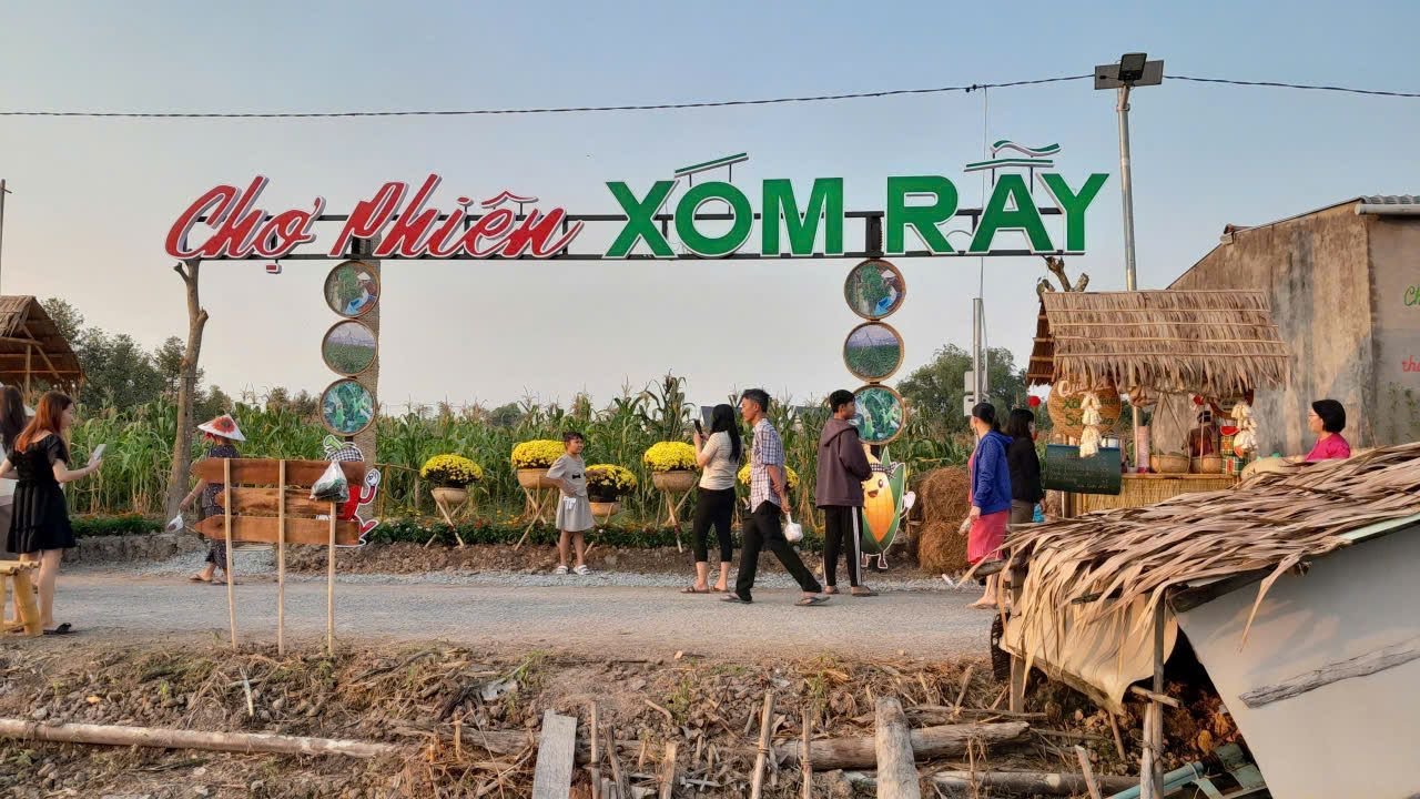 PHIÊN CHỢ XÓM RẪY ĐÓN KHÁCH DỊP TẾT BÍNH NGỌ SẮP ĐẾN TẠI ĐỒNG THÁP | DU LỊCH VÀ CUỘC SỐNG.