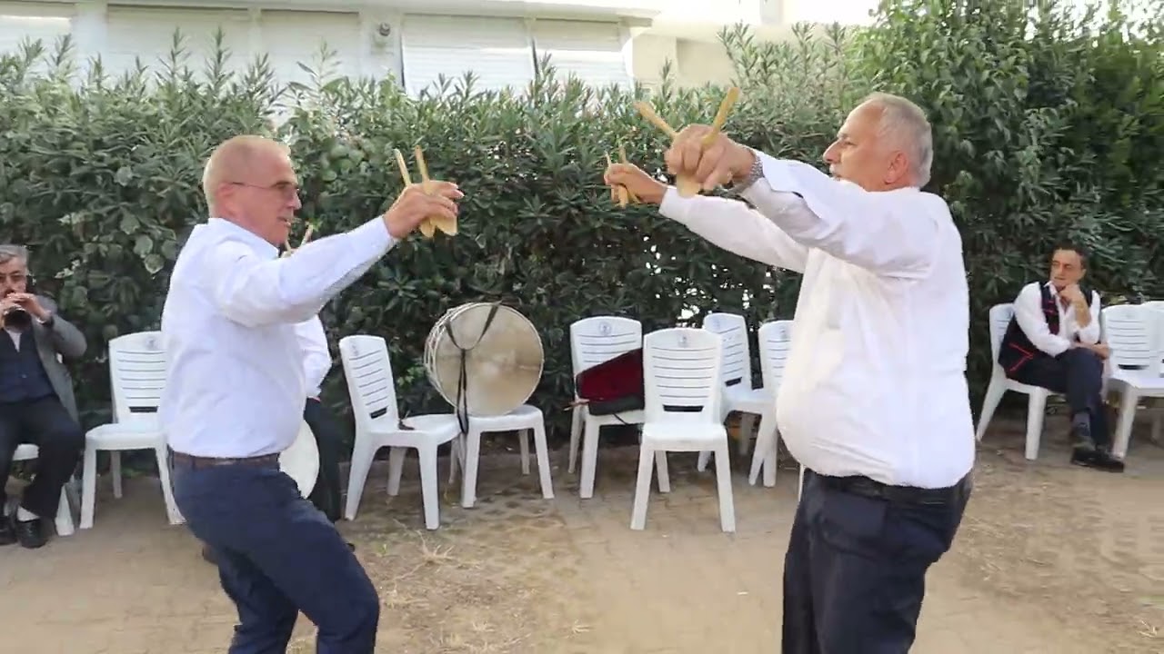 Cide'de davul zurna eşliğinde kaşık havası