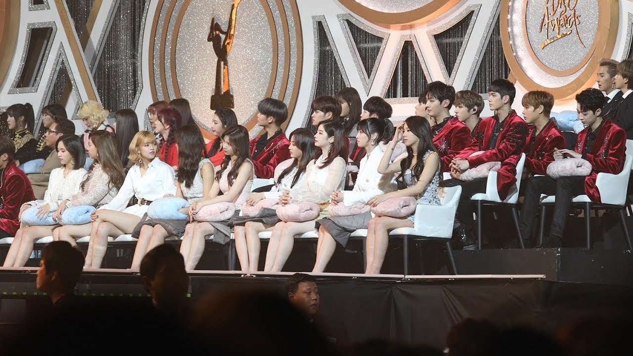 트와이스(TWICE) & 워너원(Wanna One) 혁오 락밴드 수상 축하 및 대기