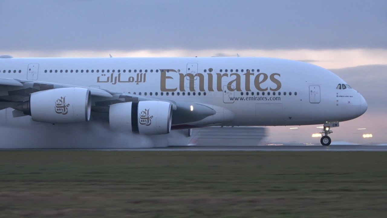 Full Reverse Thrust Airbus A380 wet runway landing - Paris CDG