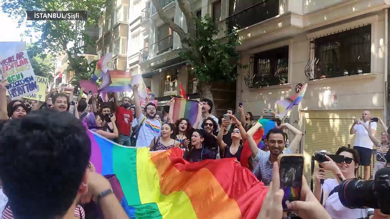 21. İstanbul LGBTİ+ Onur Yürüyüşü, Nişantaşı'nda gerçekleştirildi