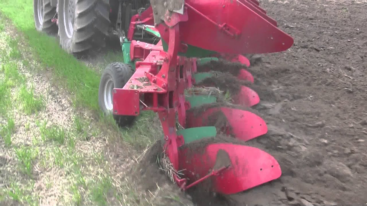AGRO-MASZ Pług Obrotowy PO5 praca w polu