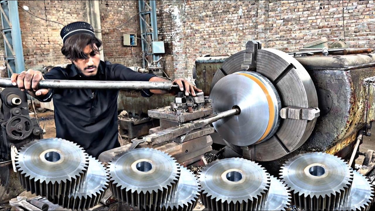 How They Made a Working Gear from Junk Metal? – You’ll Be Amazed!