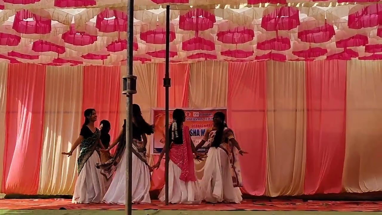 A beautiful dance by class 9th girls on 
