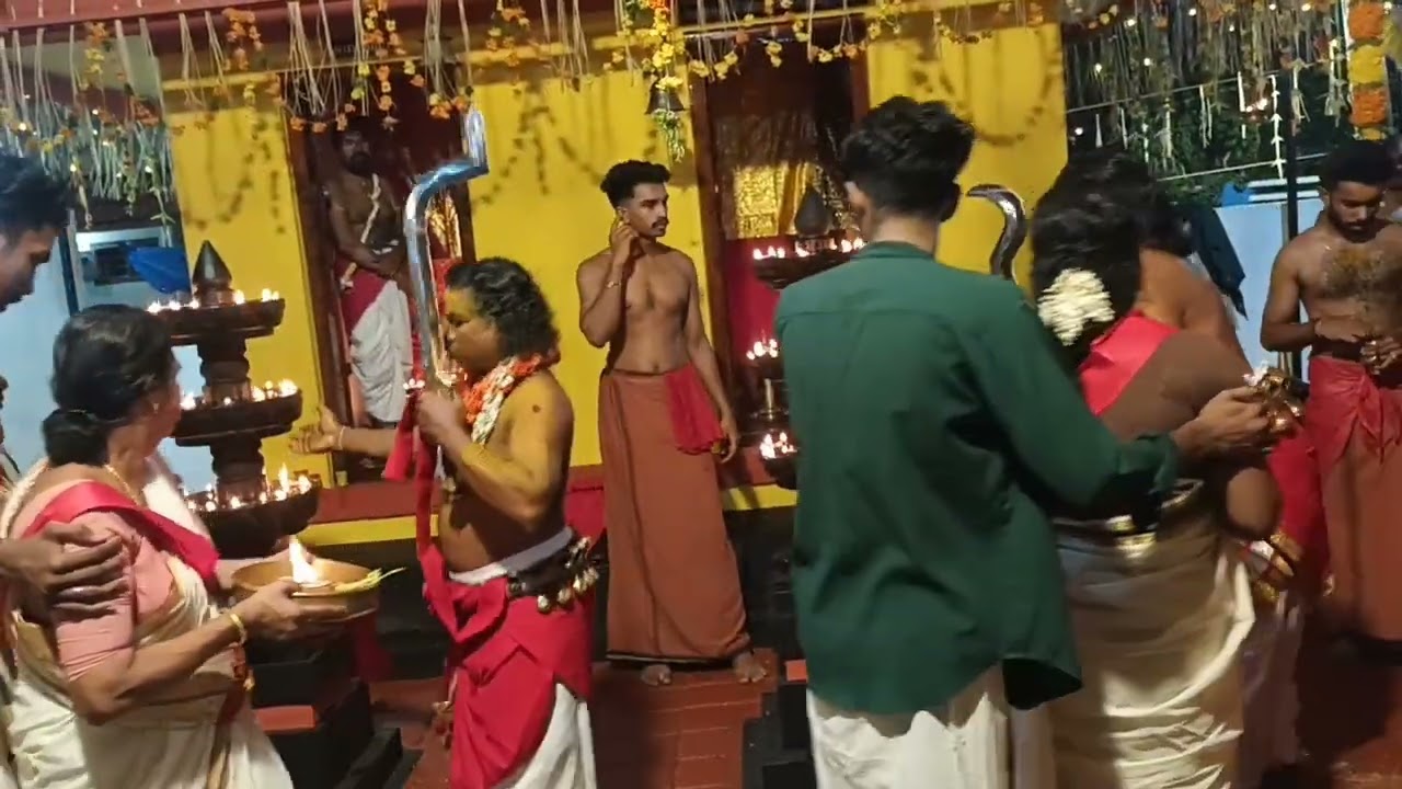 Thalapoli Ulsavam @ Pattalathil Tharavad Bhagavathi Kshetram-Chemmad #chendamelam  #komárom