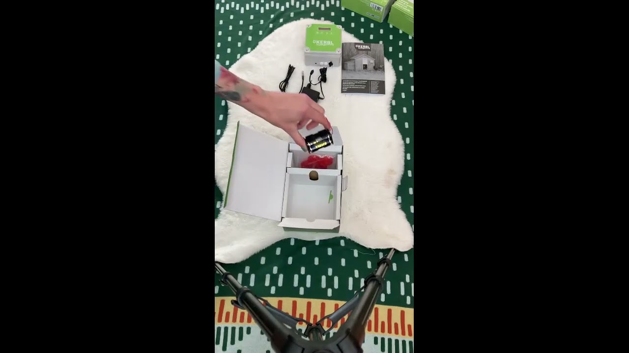Automatick&eacute; otev&iacute;r&aacute;n&iacute; a zav&iacute;r&aacute;n&iacute; kurn&iacute;ku KERBL
