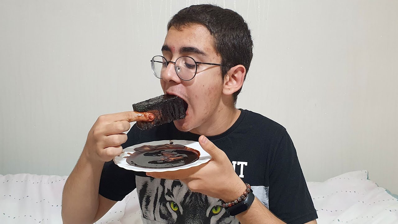 Buğraya Sünger Pasta Şakası Yaptık