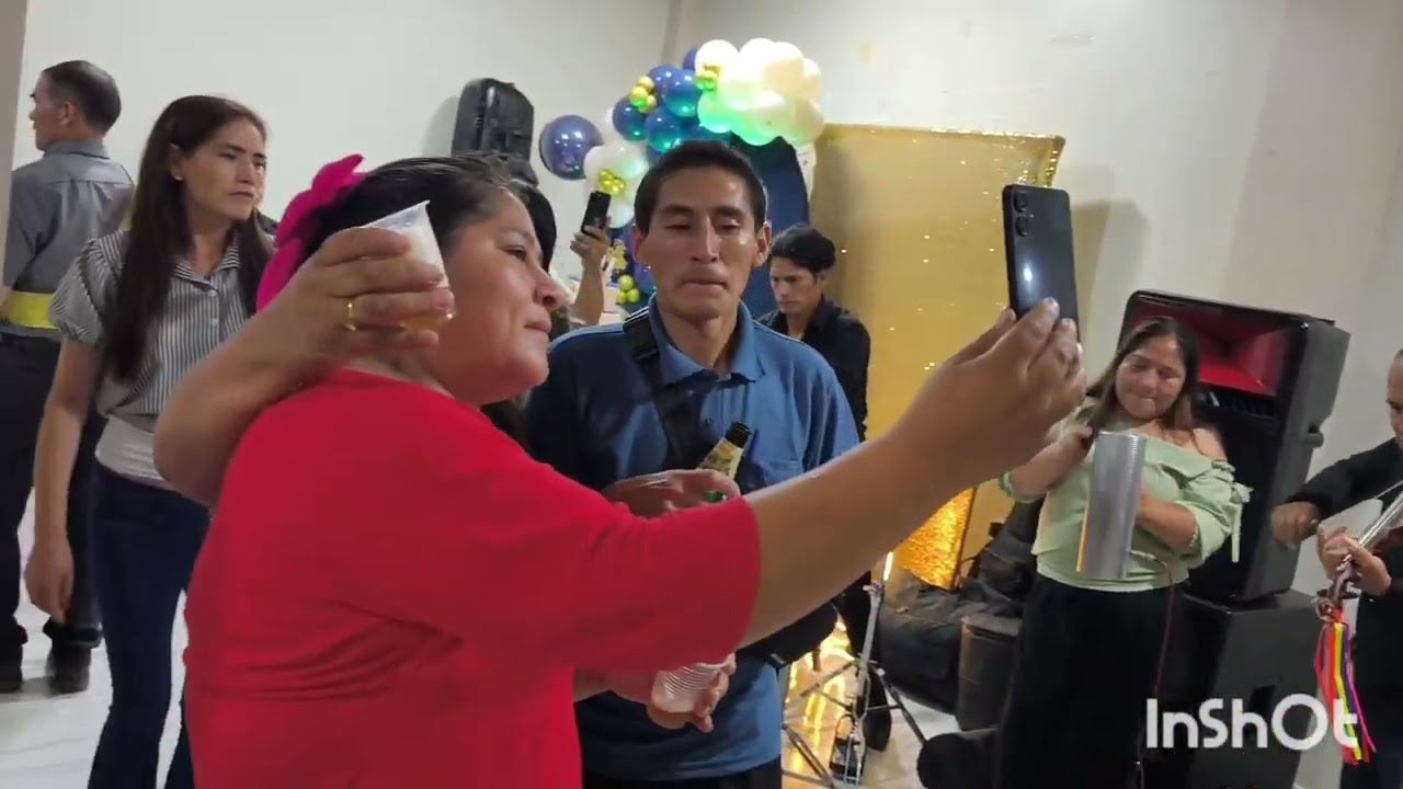 Eleodoro Espinoza violín y Rusmell Espinoza Arpa voz tema al principio de mis amores 