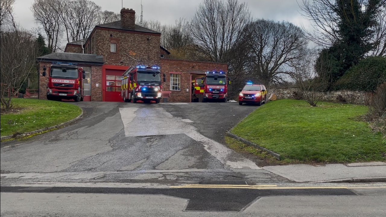 [TRIPLE] 2 Pumps and water rescue unit from Malton Turnout [North Yorkshire Fire and Rescue]