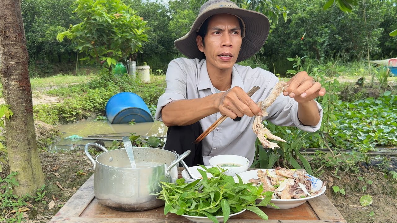 QUAY LẠI KHU CHÒI VẮNG NHỮNG NGÀY DÀI BỎ HOANG CẮT CỎ DỌN DẸP VÀ NẤU ĂN.