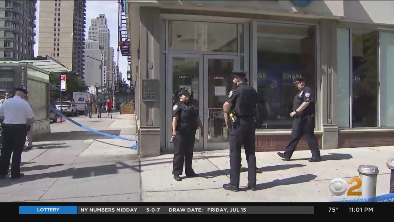 Police: Disgruntled customer stabs security guard at UES bank