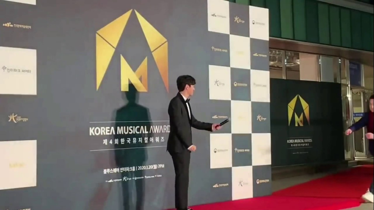 새침한데 어딘가 머쓱한 조승우