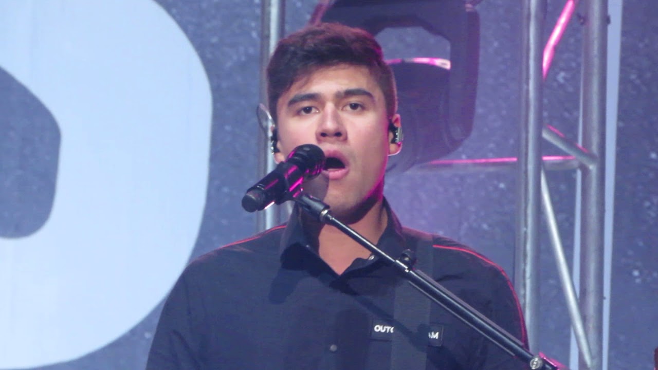Hey Everybody - 5SOS @ Movistar Arena, Santiago, Chile (08/09/17)