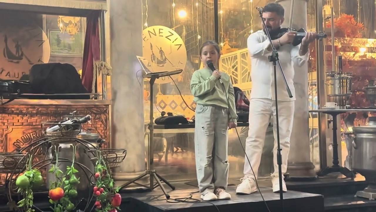 Veneziya restoranında performansım