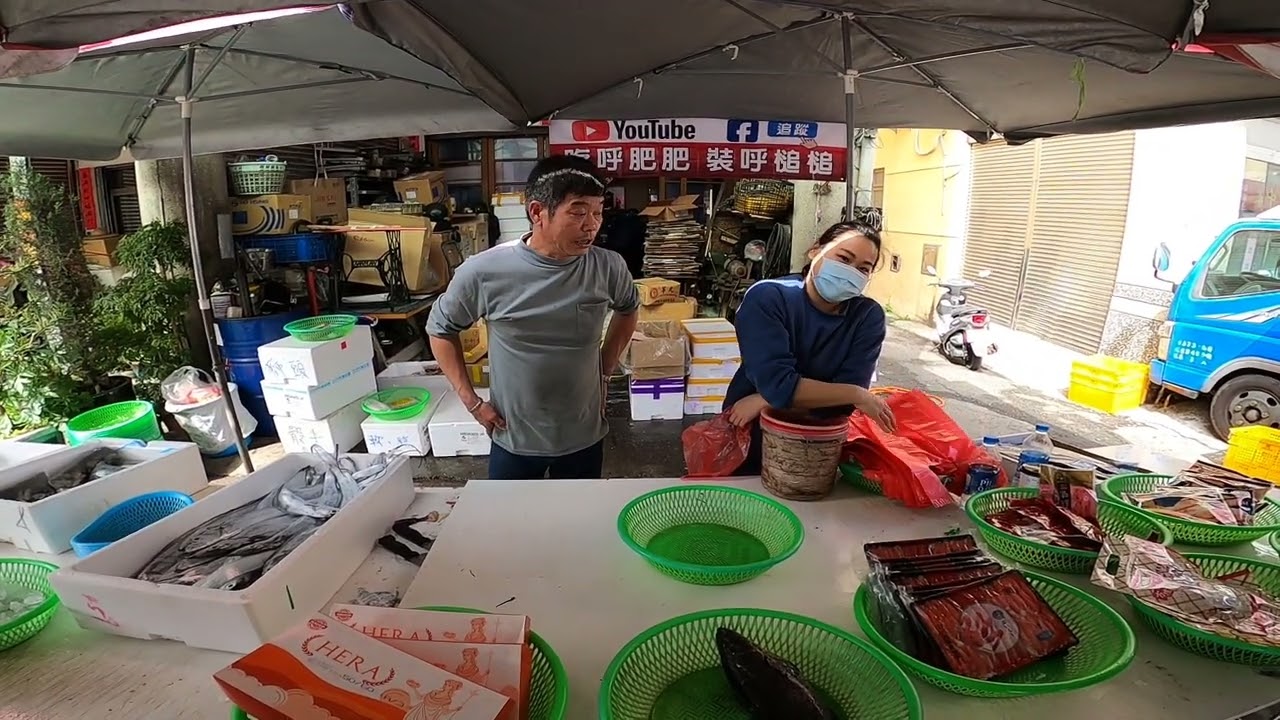 連一拉一的福利標 大哥買了又買 買到摩托車都載不下 台中大甲第二公有市場 海鮮拍賣 海鮮叫賣 台中海鮮大叔 叫賣哥 seafood auction