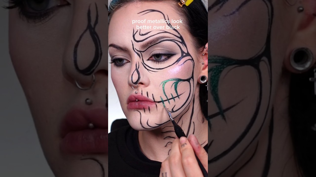 EASY WAY to LEVEL UP your halloween makeup ✨️ #metallic #makeup #halloweenmakeup #makeuptutorial