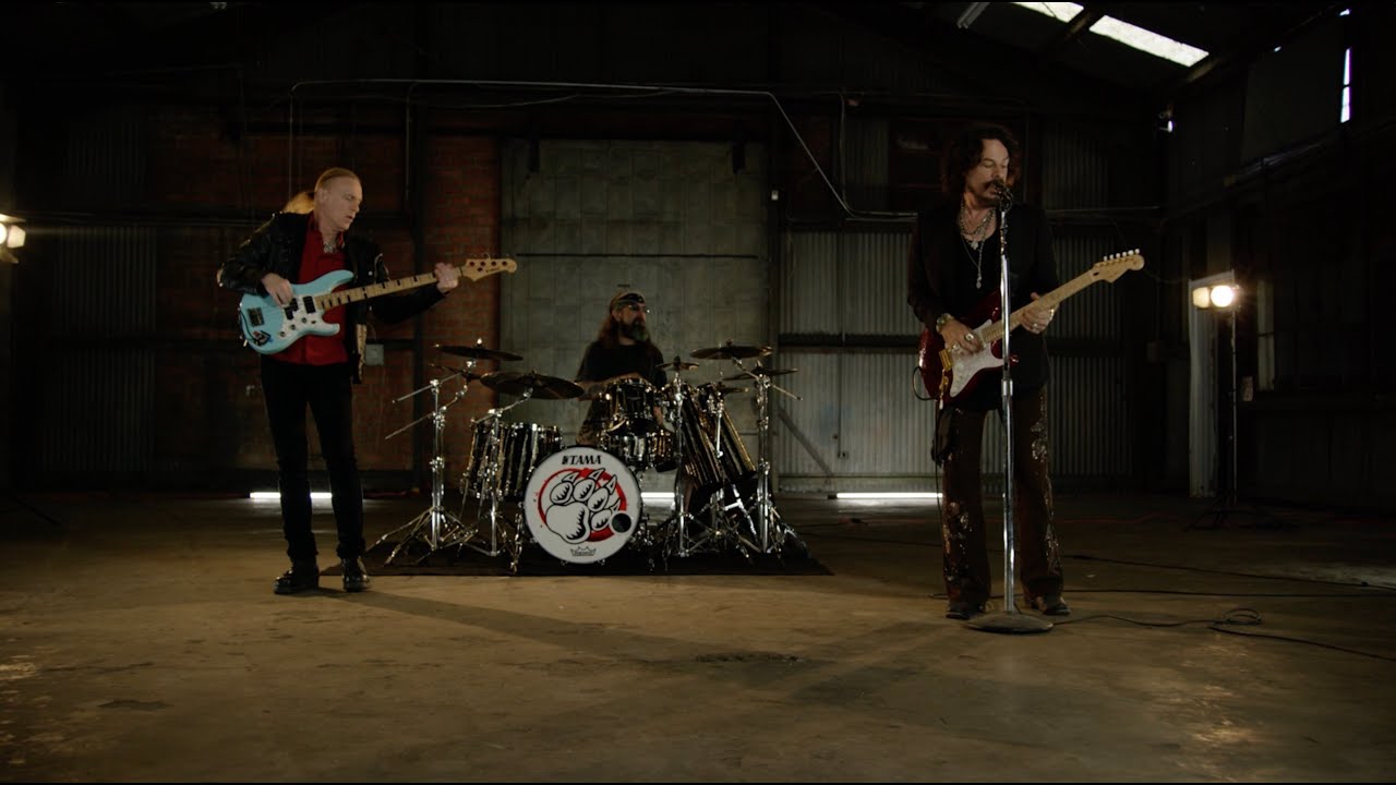The Winery Dogs - Mad World (Official Music Video)