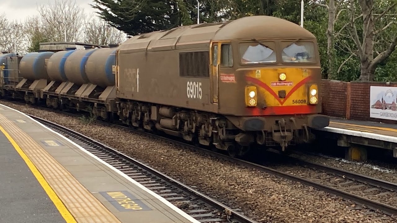 &ldquo;GB Railfreight&rdquo; 69015 & &ldquo;EMD Longport&rdquo; 69014 3J42 pressure washing 12;33 11L 22/11/2025
