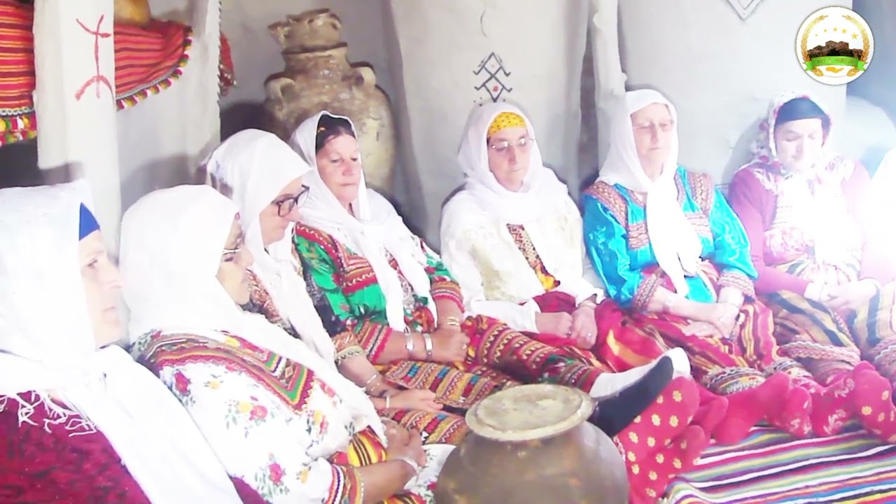 chant traditionnel des femmes du village Tighilt Bouksas --lwaldin--