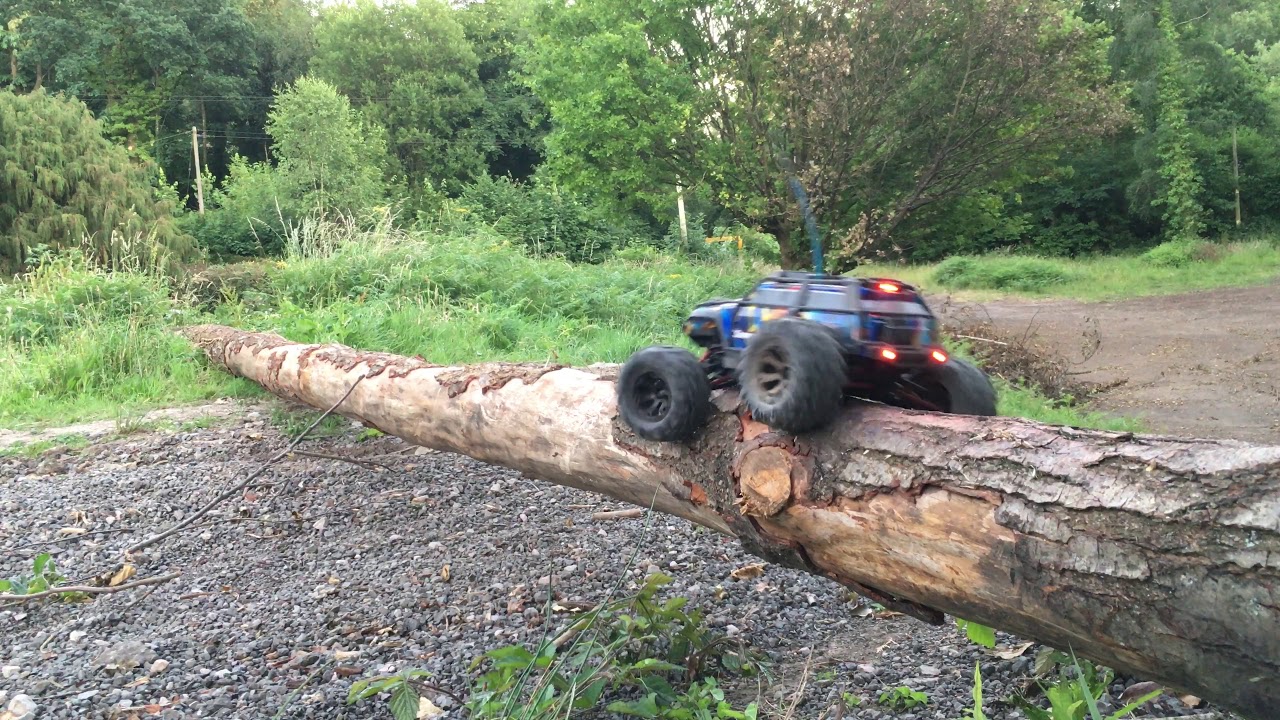 5 Minutes of Bashing - Traxxas Summit 1/16 2018 Model - 2S Lipo RC 4x4 Truck