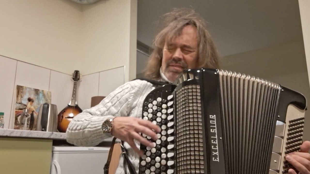 Accordéon Bohemién (Maurice Vittenét) Excelcior accordeon, model 611 #musette #waltz