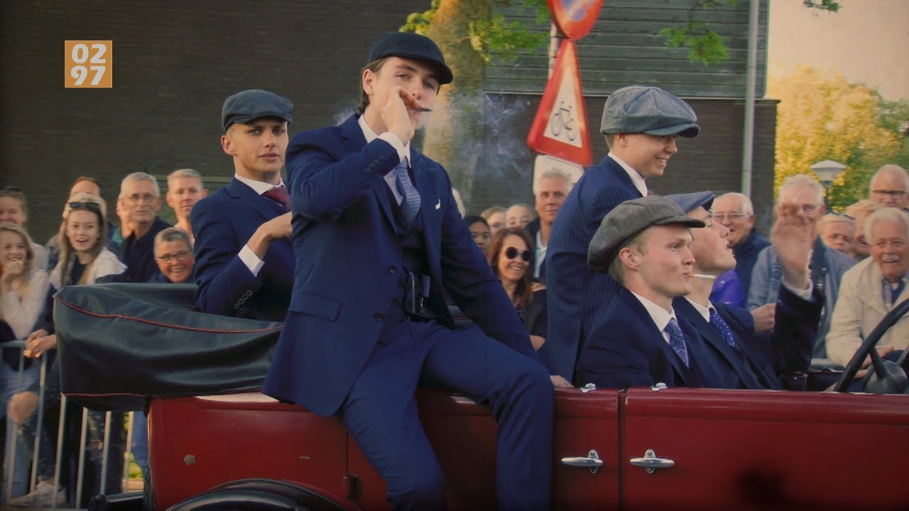 Examenleerlingen VLC shinen bij aankomst eindfeest - 0297.nl