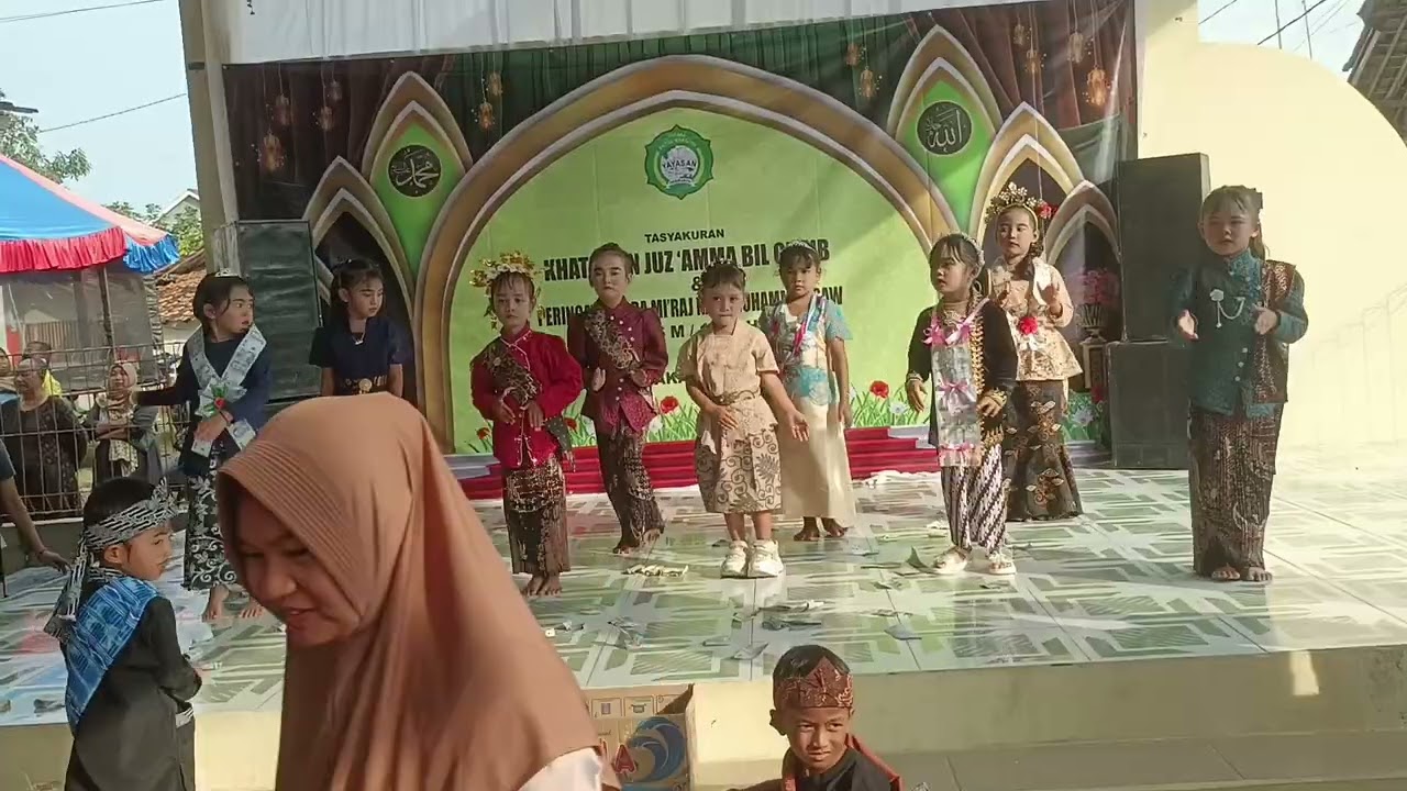 Tarian Paris Barantai
