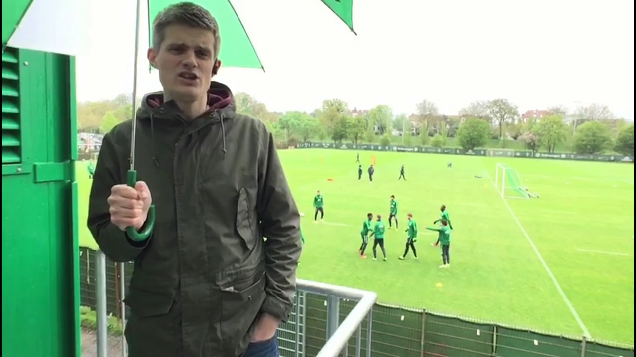 Reporter Daniel Cott&auml;us beim Werder-Abschlusstraining vor dem K&ouml;ln-Spiel