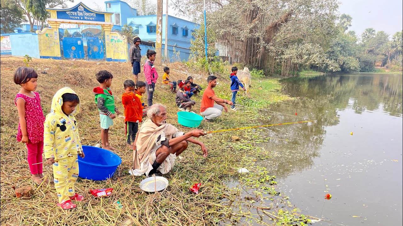 Fishing Video || The village children were very happy to see their grandfather's fishing technique