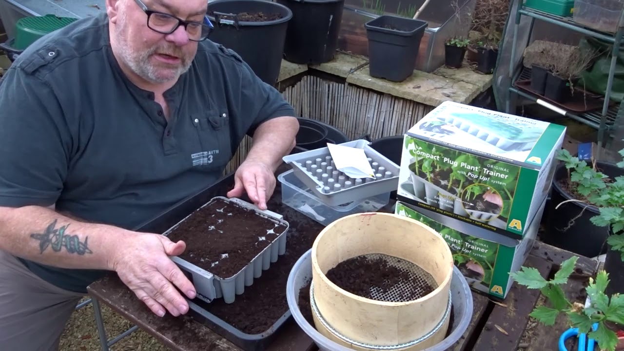 Sowing Onions in the Agralan Plug Plant Trainer + A Quick Vegepod Tour