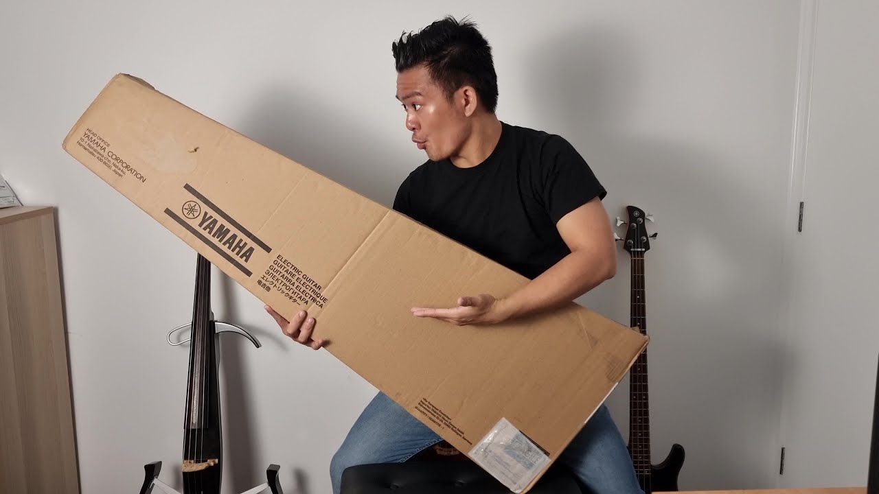 UNBOXING my First Bass Guitar