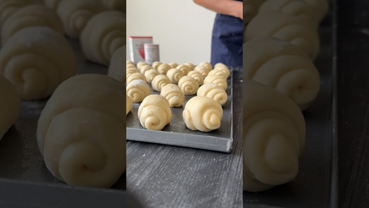 These are hands-down the best dinner rolls for your Thanksgiving feast 🦃🍁🍂 #recipe